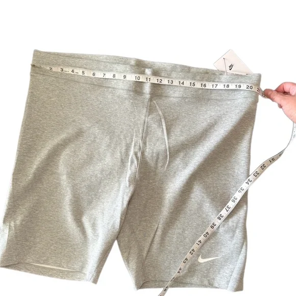 Nike Heather Gray High-Rise Tight Fit 8” Shorts NWT - Picture 9 of 9